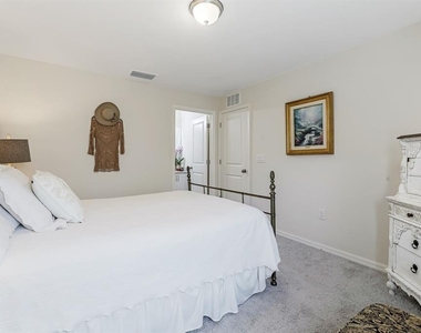 1091 Cazenovia Street - Photo Thumbnail 15