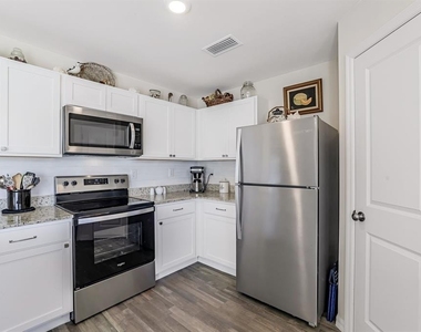 1091 Cazenovia Street - Photo Thumbnail 6