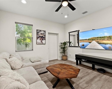 2106 E 17th Avenue - Photo Thumbnail 13