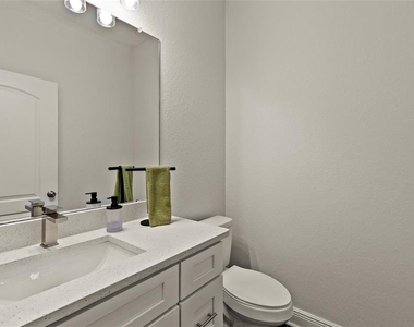 2106 E 17th Avenue - Photo Thumbnail 31