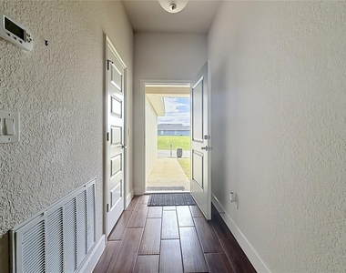 187 Nw 45th Loop - Photo Thumbnail 9
