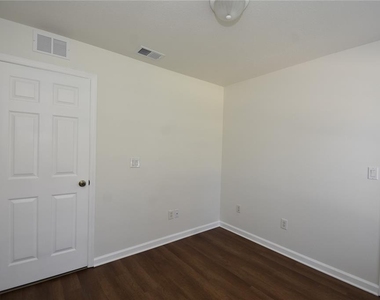 30 Eton Lane - Photo Thumbnail 32