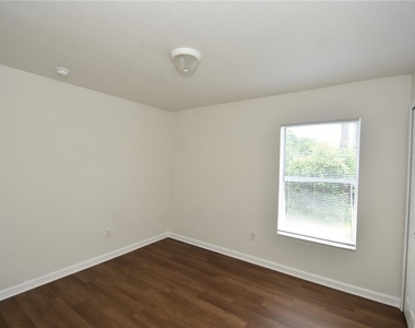 30 Eton Lane - Photo Thumbnail 28