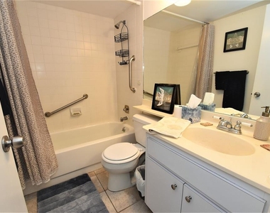 1712 Glenhouse Drive - Photo Thumbnail 5