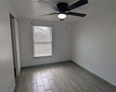 5723 9th Street Circle E - Photo Thumbnail 11