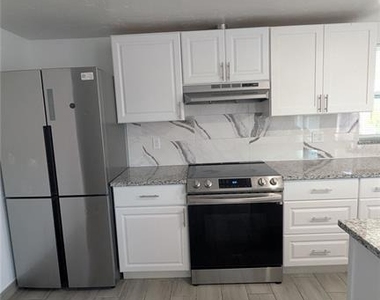 5723 9th Street Circle E - Photo Thumbnail 5