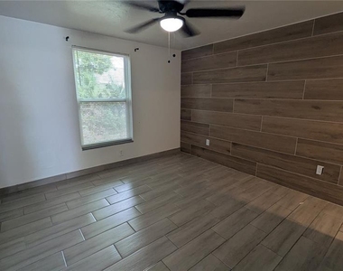 5723 9th Street Circle E - Photo Thumbnail 10