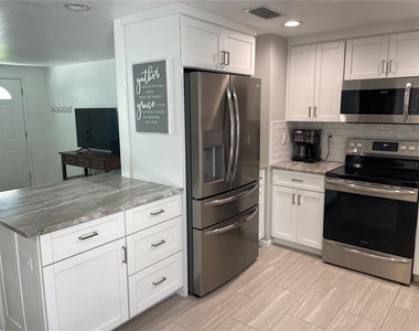 3410 Bay Street - Photo Thumbnail 4