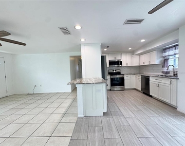3410 Bay Street - Photo Thumbnail 3