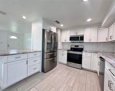 3410 Bay Street - Photo Thumbnail 6