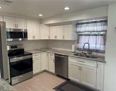 3410 Bay Street - Photo Thumbnail 5