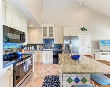 101 Palm Avenue - Photo Thumbnail 14