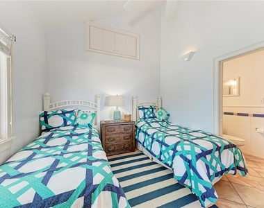 101 Palm Avenue - Photo Thumbnail 22