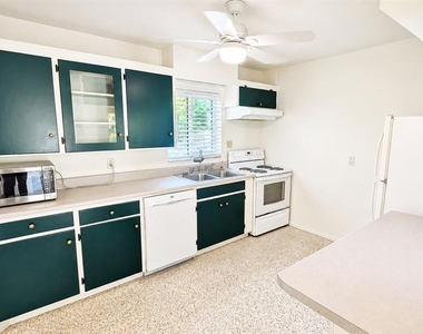640 47th Street - Photo Thumbnail 3