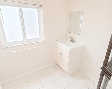 640 47th Street - Photo Thumbnail 12