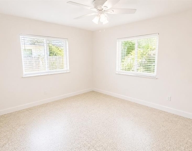 640 47th Street - Photo Thumbnail 15