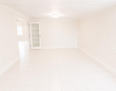 640 47th Street - Photo Thumbnail 11