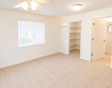 640 47th Street - Photo Thumbnail 7