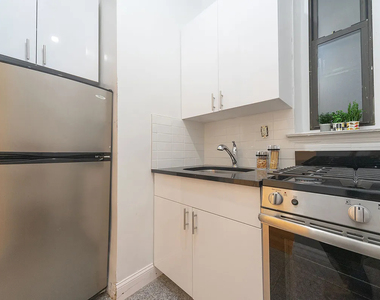 210 East 38th Street - Photo Thumbnail 3
