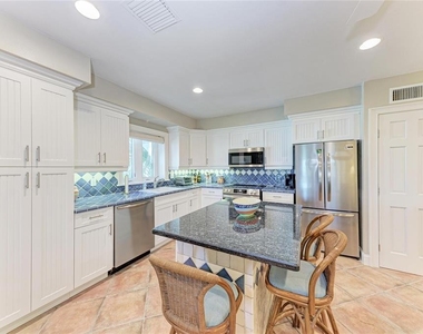 101 Palm Avenue - Photo Thumbnail 10