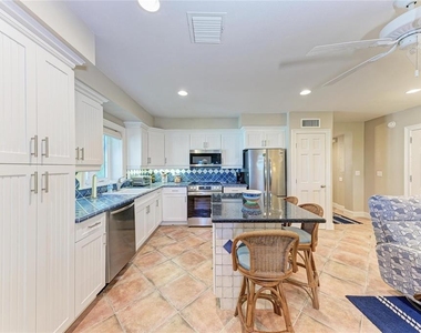 101 Palm Avenue - Photo Thumbnail 9