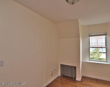 533 Quincy Avenue - Photo Thumbnail 15