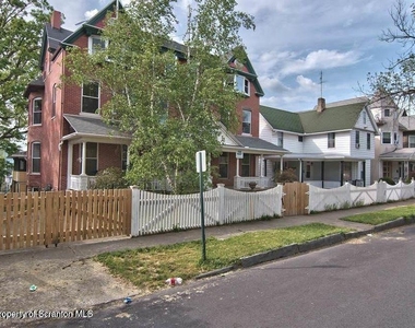 533 Quincy Avenue - Photo Thumbnail 2