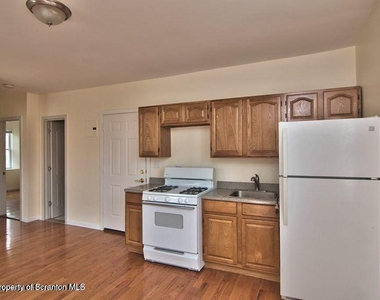 533 Quincy Avenue - Photo Thumbnail 18