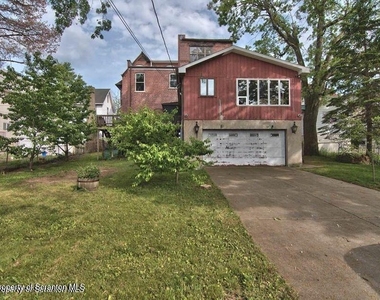 533 Quincy Avenue - Photo Thumbnail 3