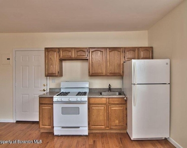 533 Quincy Avenue - Photo Thumbnail 17