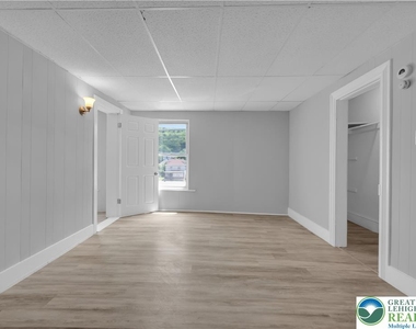 149 W Ridge Street - Photo Thumbnail 2
