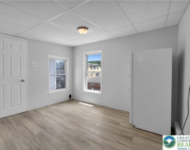 149 W Ridge Street - Photo Thumbnail 9