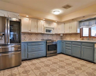 1187 E 4th Street - Photo Thumbnail 5