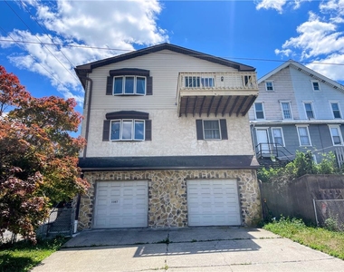 1187 E 4th Street - Photo Thumbnail 1