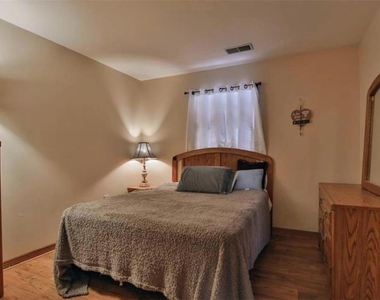 1187 E 4th Street - Photo Thumbnail 10