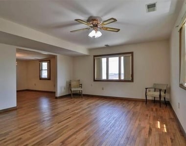 1187 E 4th Street - Photo Thumbnail 8