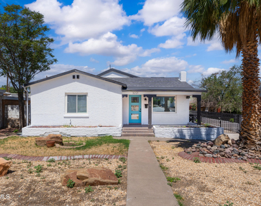 3221 N Stanton Street - Photo Thumbnail 1