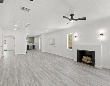3221 N Stanton Street - Photo Thumbnail 10
