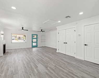 3221 N Stanton Street - Photo Thumbnail 18