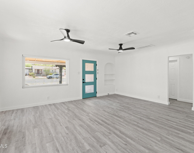 3221 N Stanton Street - Photo Thumbnail 7