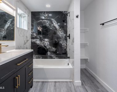3221 N Stanton Street - Photo Thumbnail 32