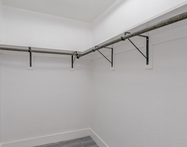 3221 N Stanton Street - Photo Thumbnail 30