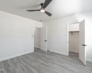 3221 N Stanton Street - Photo Thumbnail 23