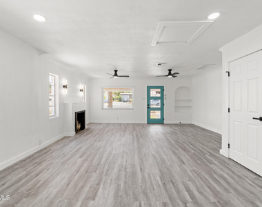 3221 N Stanton Street - Photo Thumbnail 21