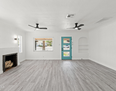 3221 N Stanton Street - Photo Thumbnail 11
