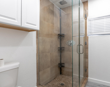 3221 N Stanton Street - Photo Thumbnail 24