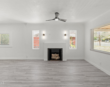 3221 N Stanton Street - Photo Thumbnail 6
