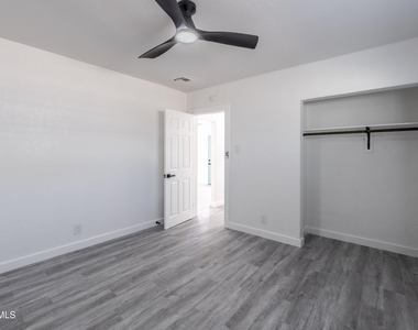 3221 N Stanton Street - Photo Thumbnail 27
