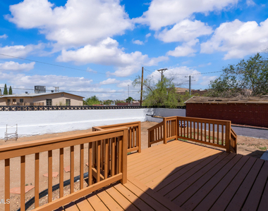 3221 N Stanton Street - Photo Thumbnail 36