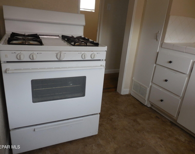 701 W Yandell Drive - Photo Thumbnail 7